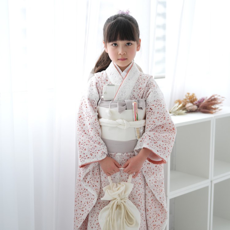 ※11月頭まで・12月中旬以降予約可【レンタル】【utatane 七五三 7歳 女の子 着物フルセット ロマンティックレース・ピンク】105-135cm前後 レース 四つ身 白系 子供 ホワイト 透け 着物 作り帯 志古貴 ハコセコ 草履 バッグ おしゃれ 往復送料無料