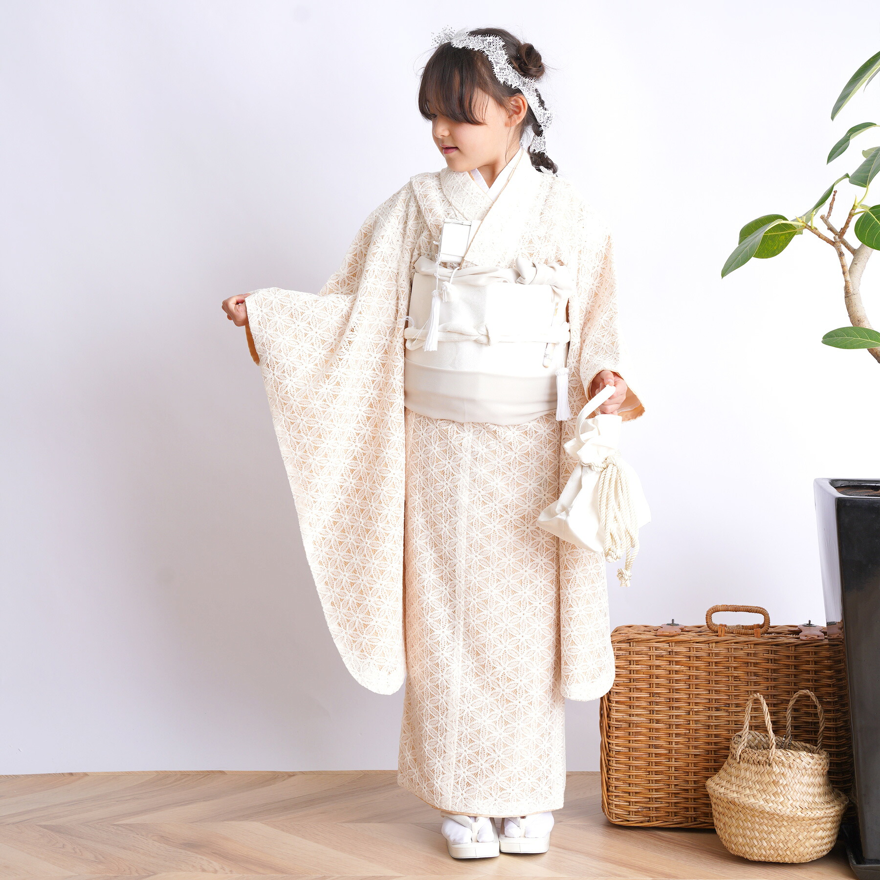 【レンタル】 往復送料無料 七五三セット utatane 120cm-135cm前後 七五三 7歳 着物 フルセット レース 四つ身 白系 子供 kids ベージュ レース 透け 着物 作り帯 志古貴 ハコセコ 草履 バッグ 七歳 七才 7歳 おしゃれ 上品 ブランド着物