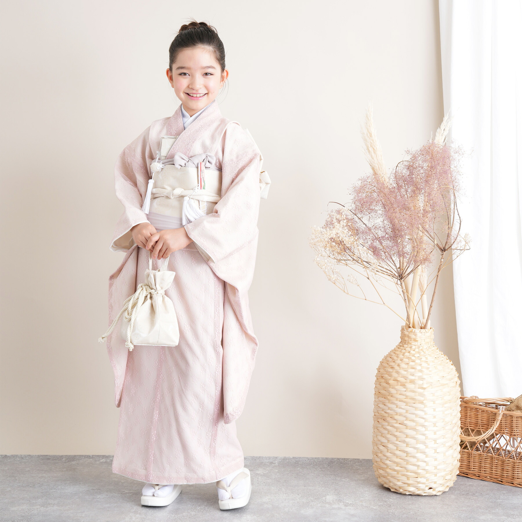 【レンタル】 往復送料無料 七五三セット utatane 120cm-135cm前後 七五三 7歳 着物 フルセット レース 四つ身 ピンク系 子供 kids ホワイト ベージュ レース 透け 着物 作り帯 志古貴 ハコセコ 草履 バッグ 七歳 七才 7歳 おしゃれ 上品 ブランド着物