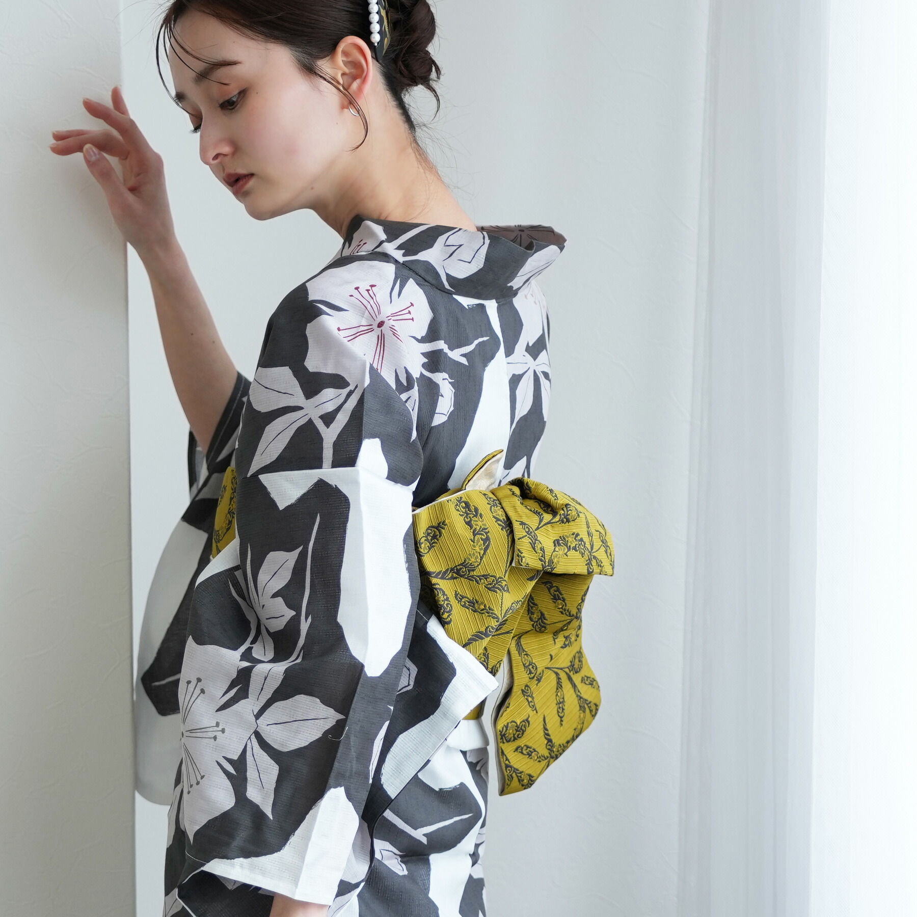 【utatane 高級変わり織 浴衣 単品|白地に墨色の花切り絵(フリーサイズ)】国産生地・国内染色|希少図案を現代に復刻|浴衣(ゆかた)|ニコアンティーク