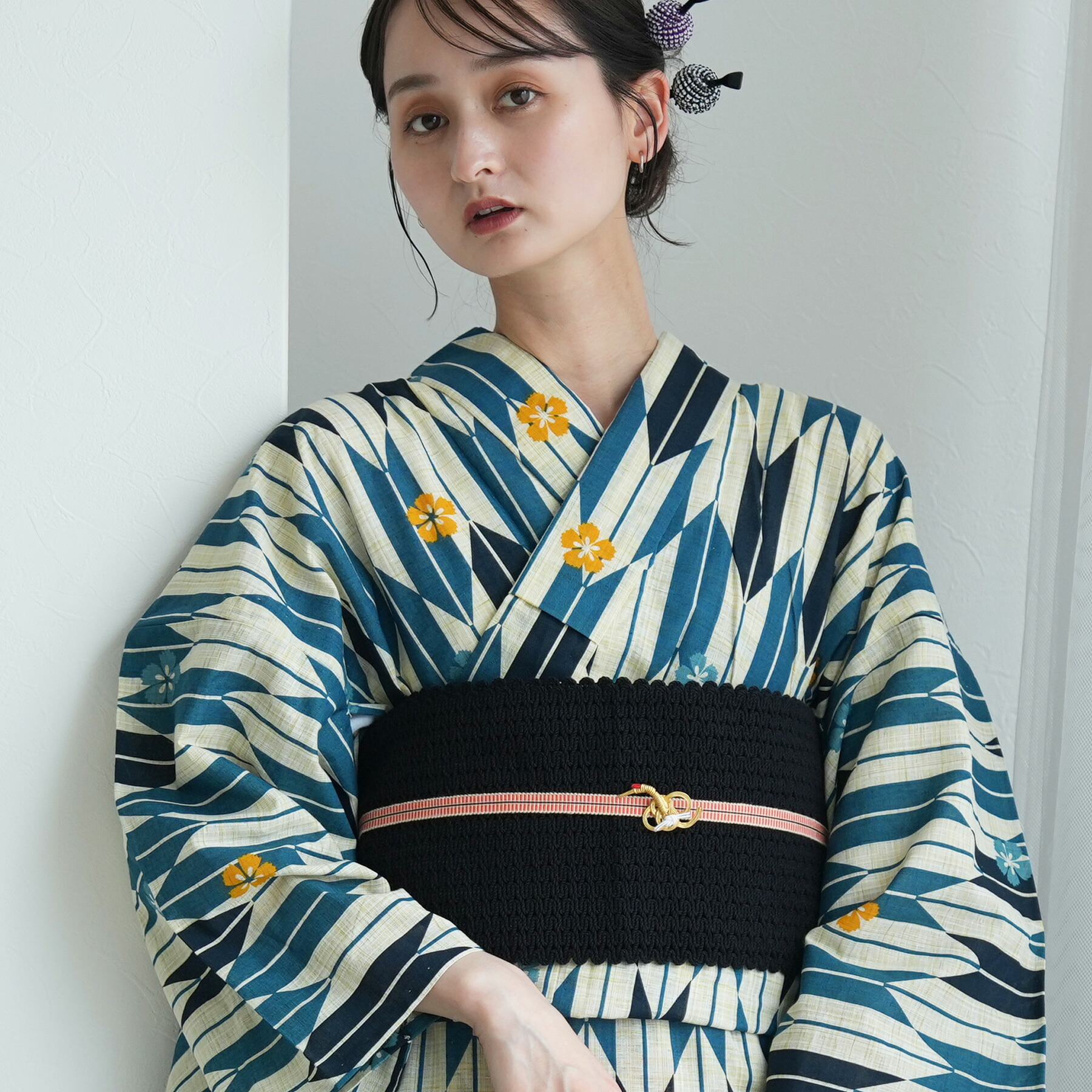 【utatane 浴衣 3点セット レディース 綿麻 高級変わり織｜先染めベージュ 鉄紺レトロ矢絣（フリーサイズ）】特選・麻混/綿麻｜デパート品質｜浴衣・帯・下駄付き｜ニコアンティーク