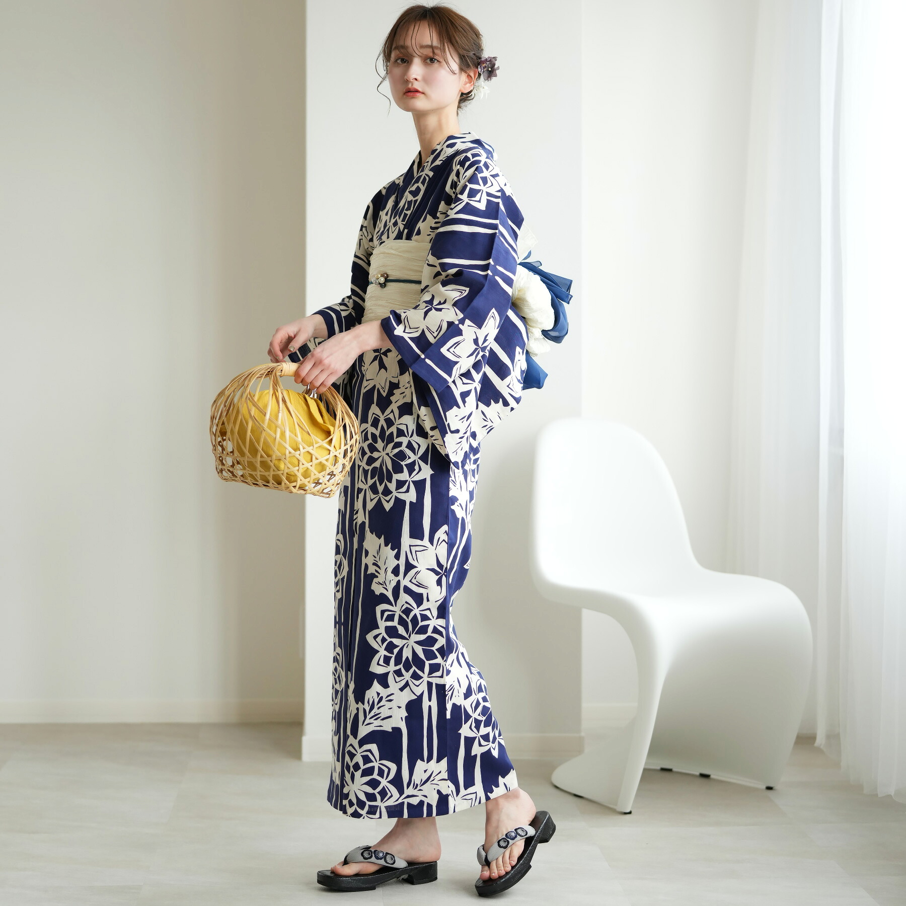 【utatane×注染工房 日本製小幅生地使用 浴衣3点セット 藍色に万華鏡】特選シリーズ 注染 本染め にじみ 手染め ぼかし フリーサイズ 浴衣セット（ゆかた・帯・下駄）ですぐお出かけ 日本製 国産 手縫い併用国内縫製 奈良の職人さんの手染め