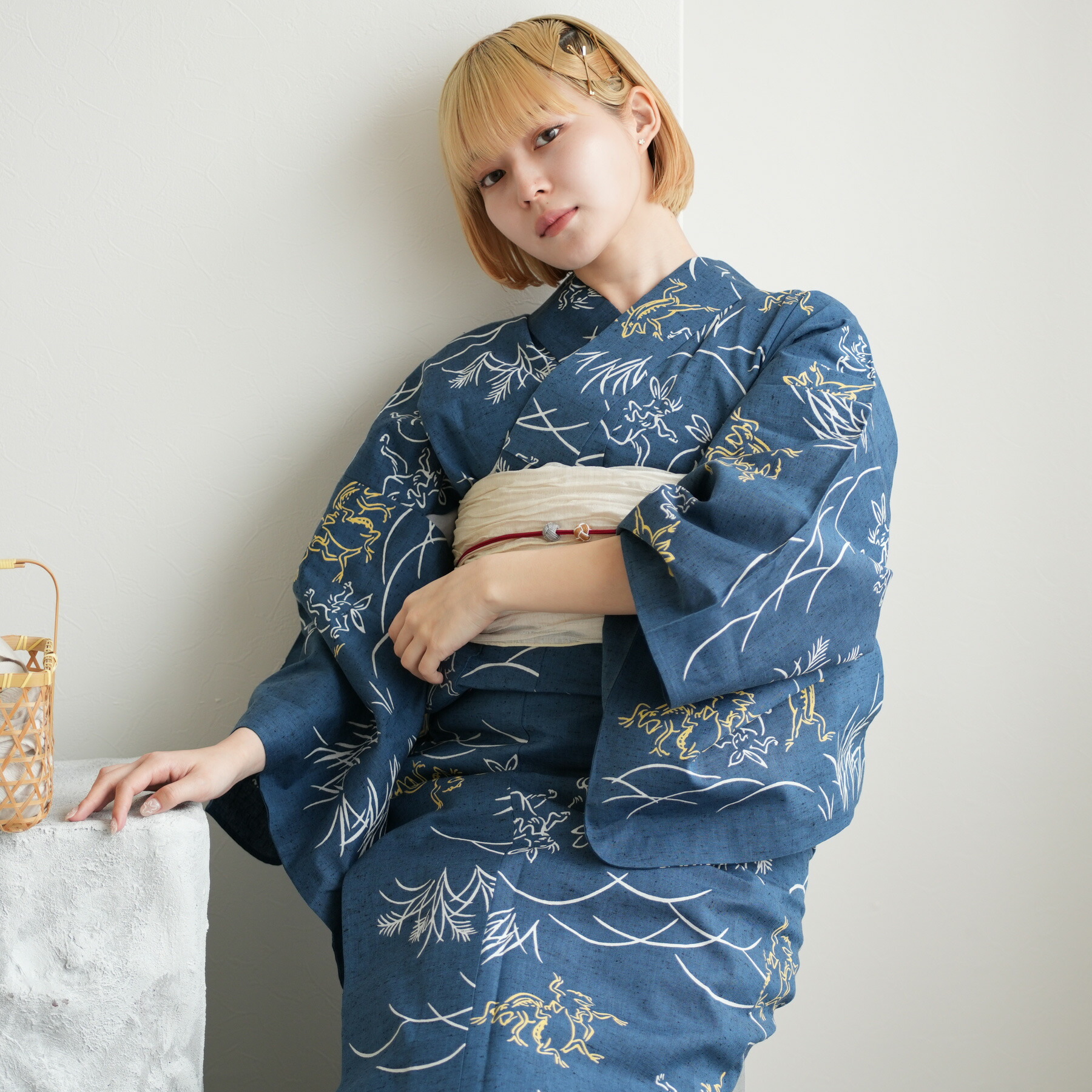 【utatane×注染工房 日本製小幅生地使用 浴衣3点セット 赤坂紬　青藍に黄色ときなりの鳥獣戯画】特選シリーズ 注染 本染め にじみ 手染め ぼかし フリーサイズ 浴衣セット（ゆかた・帯・下駄） 日本製 国産 手縫い併用国内縫製 奈良の職人さんの手染め