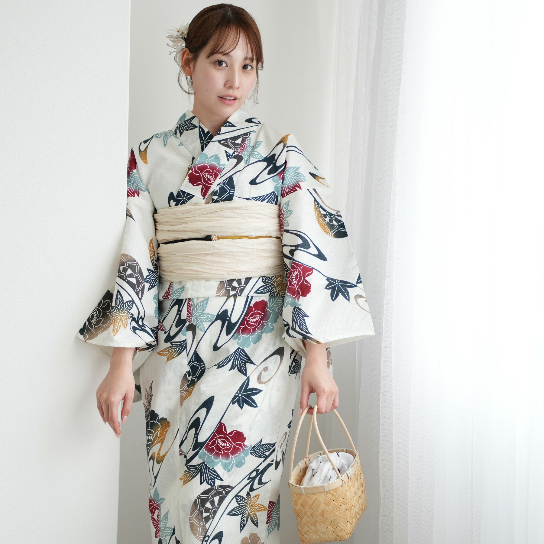 【utatane 高級変わり織 浴衣3点セット 赤と鉄紺の牡丹と御所車】ここでしか買えない昭和初期アンティーク復刻版 フリーサイズ 浴衣セット（ゆかた・帯・下駄）ですぐお出かけ 上質 うたたね 国産生地 国内染色｜ニコアンティーク