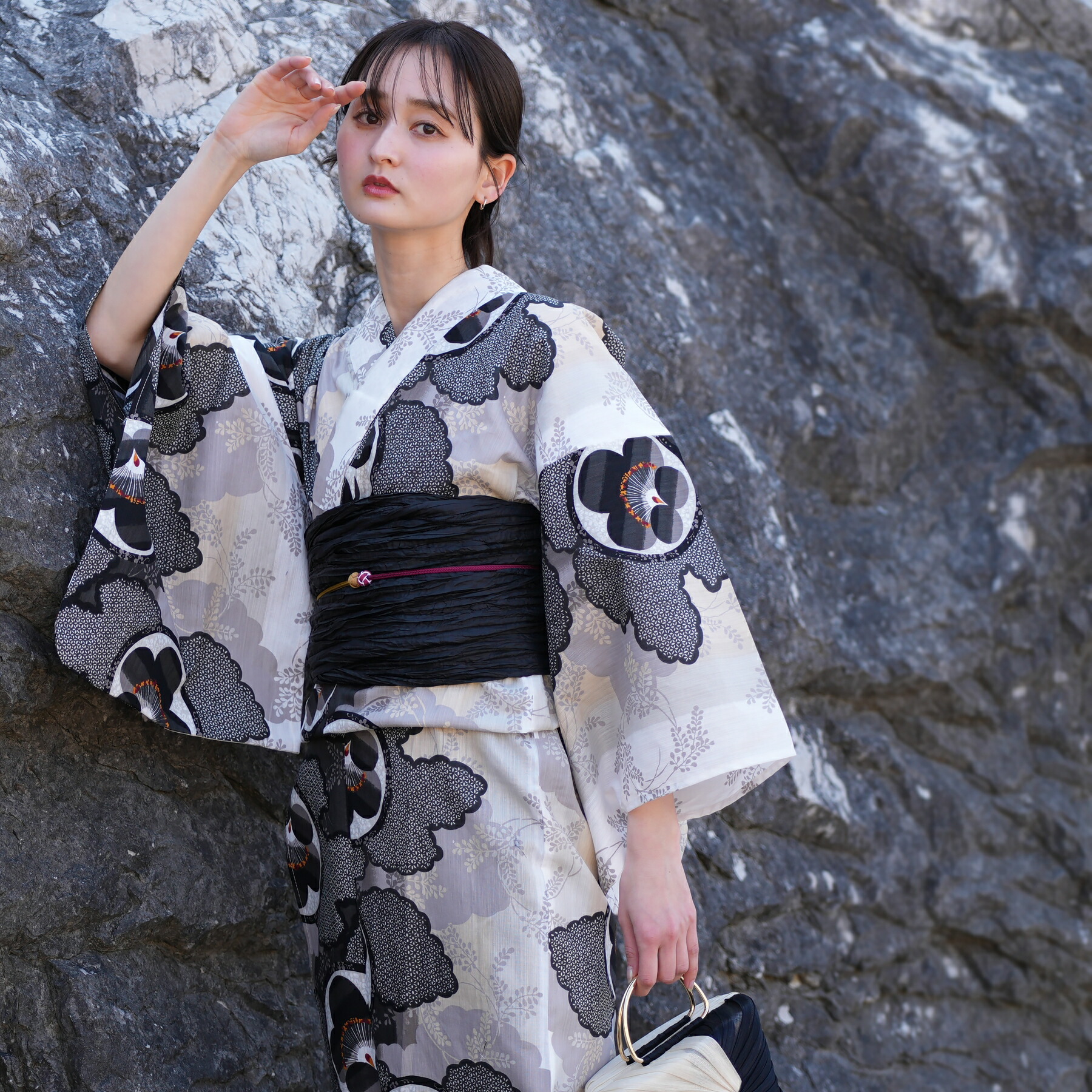 楽天市場】【utatane 高級変わり織 浴衣3点セット 白地に墨黒の露芝