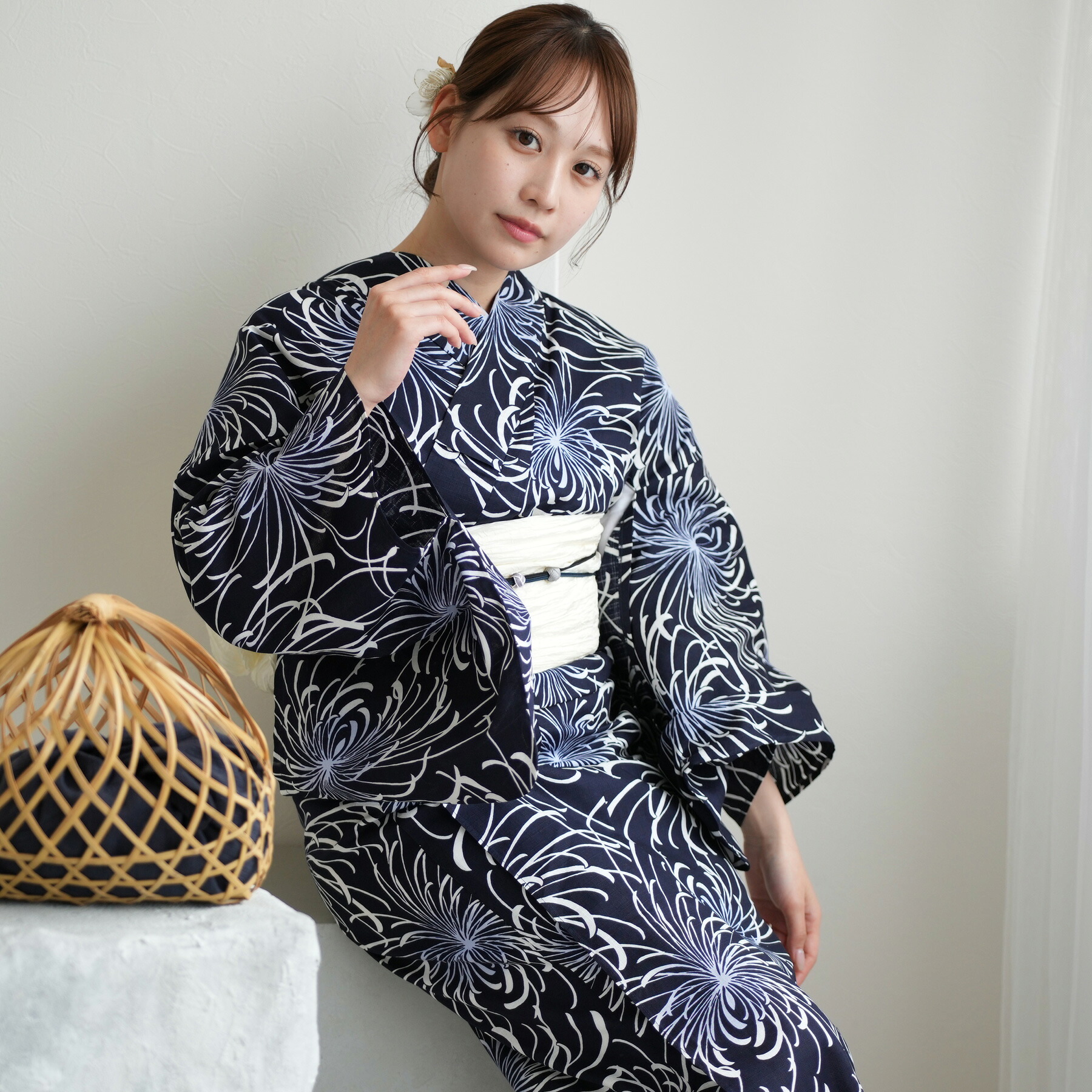 【高級変わり織 浴衣3点セット 紺地に広がる糸菊】コットン100％ フリーサイズ 浴衣セット（ゆかた・帯・下駄）ですぐお出かけ 古典 レトロ