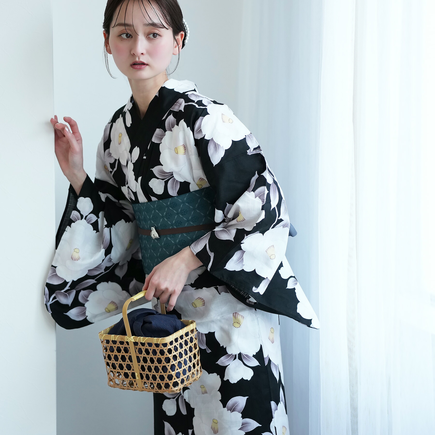 【高級変わり織 浴衣3点セット｜黒地に透きとおる椿（フリーサイズ）】コットン100％｜古典レトロ｜浴衣・帯・下駄付き