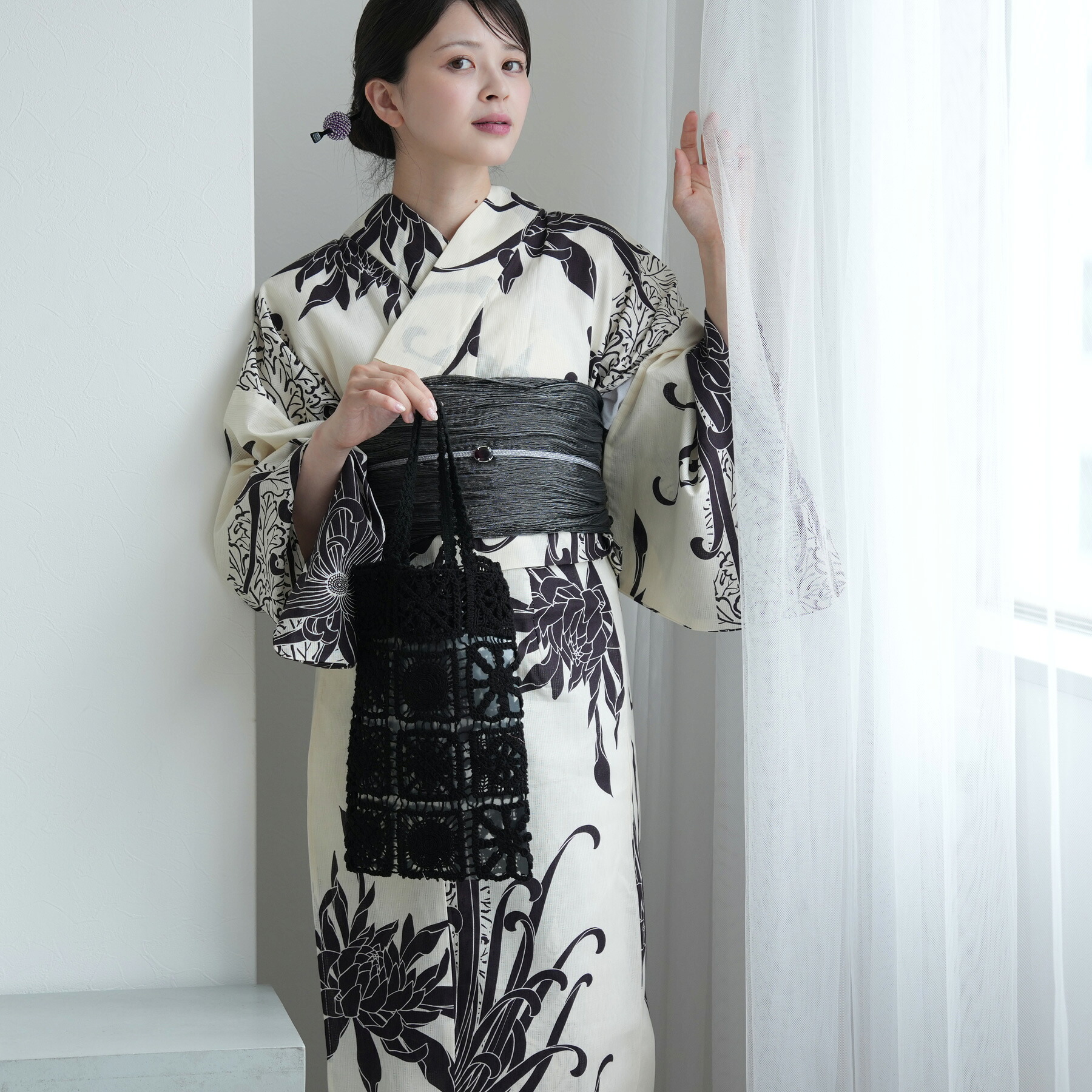 浴衣 3点セット セパレート二部式 簡単着付け レディース フリーサイズ utatane 高級変わり織 浴衣・帯・下駄付き 国産生地・国内染色 古典レトロ 希少図案を現代に復刻 【きなりに粋紫の大輪染め分け乱菊】｜ニコアンティーク