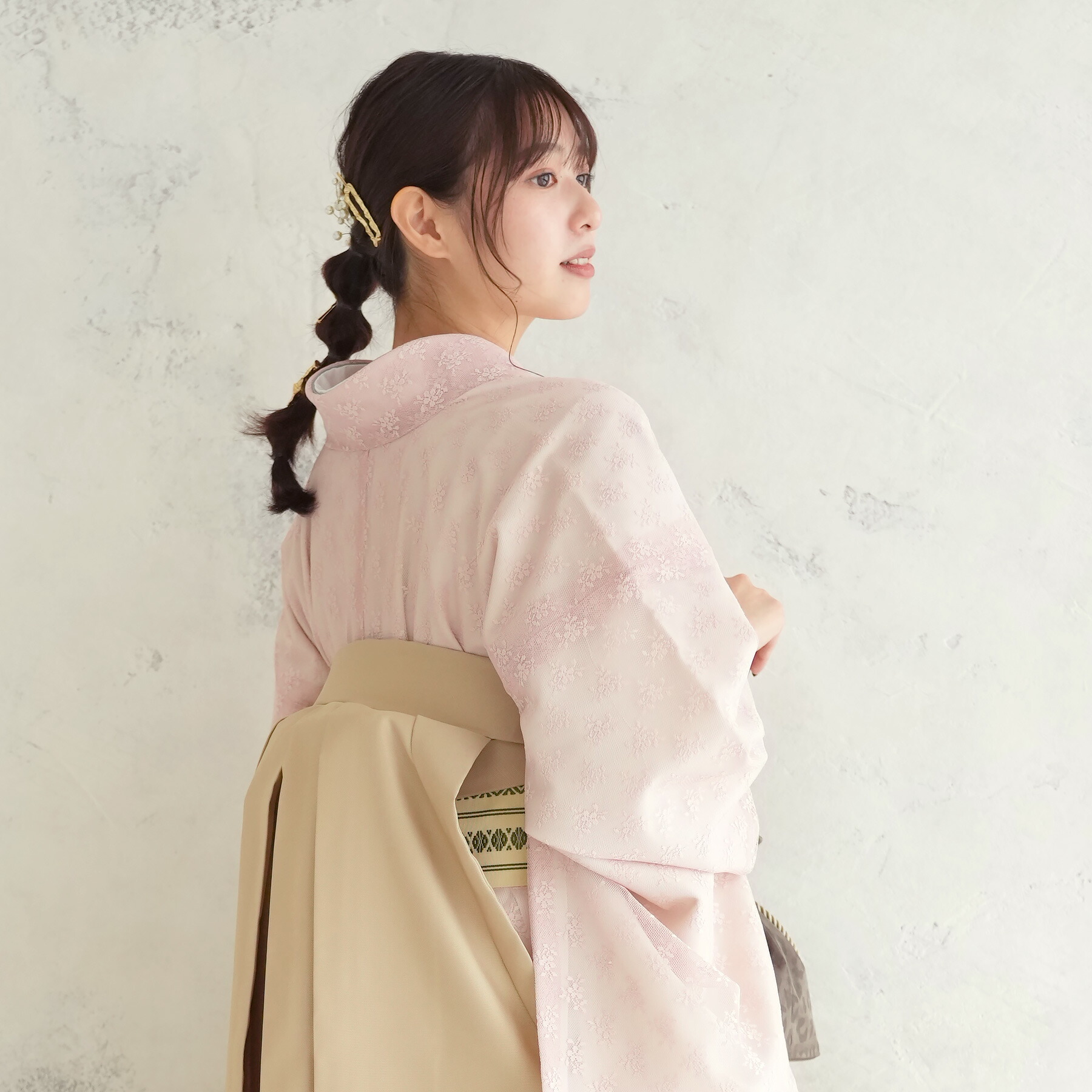 【リサイクル着物セット】2尺袖着物 袴 2点セット utatane 袴91cm（身長153-158cm） 袴セット 卒業式 大学生 着物 女性 重ね衿縫い付済 中古 USED 販売 着物と袴の2点セット 謝恩会 おしゃれ ピンク 白 レース 花柄