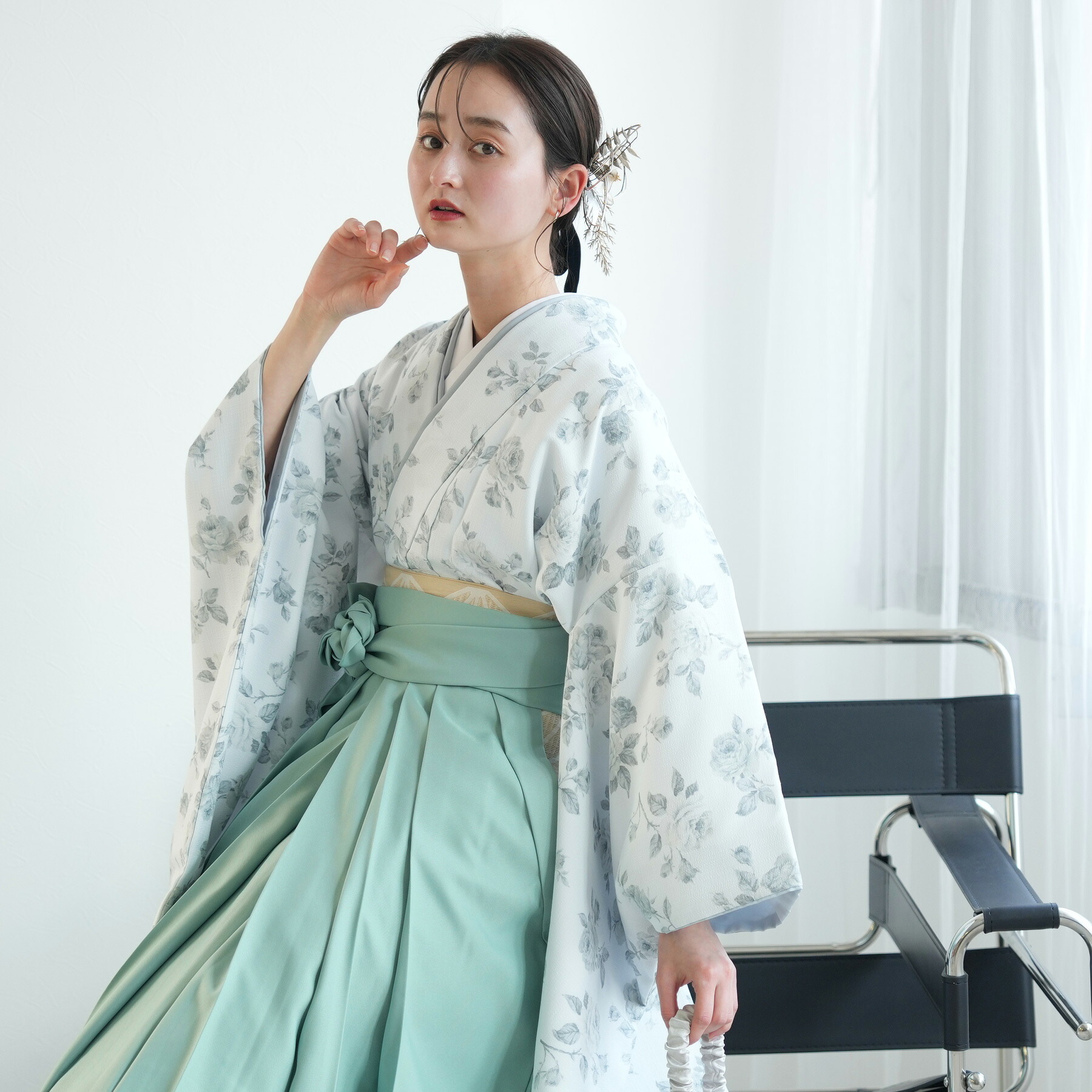 【リサイクル着物セット】2尺袖着物 袴 2点セット utatane 袴91-95cm（身長153-163cm） 袴セット 卒業式 大学生 着物 女性 重ね衿縫い付済 中古 USED 販売 着物と袴の2点セット 謝恩会 おしゃれ ブルーグレー 水色 バラ 12,159円