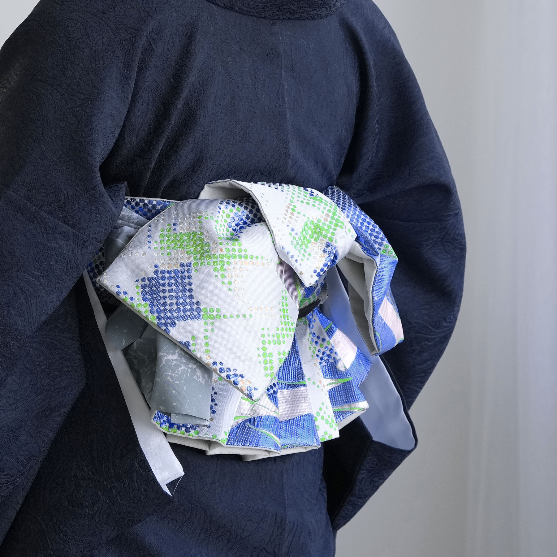 【ニコアンティーク 細帯 蒼翠ウェーブ】 半幅帯 単品 数量限定 浴衣 着物 小紋 金襴 日本製 青 黄緑 ピンク 白 光沢 女性 レディース 個性的 お洒落 カジュアル カッコいい 大人 波 ドット メタリック