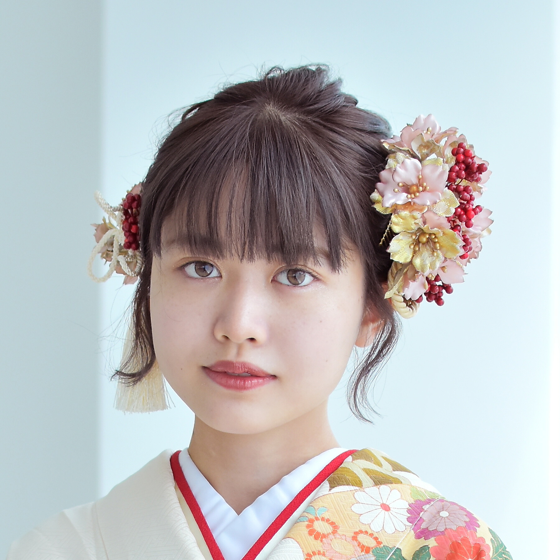 髪飾り フリーサイズ ヘアアクセ 日本製 袴 振袖 着物 花 国産 マルチ系 女性 ladies 白 赤 黒 ピンク ベージュ コーム Ｕピン 5点セット 大正ロマン 桜と実＆リボンタッセル ヘアアレンジ 写真 記念撮影 成人式 卒業式