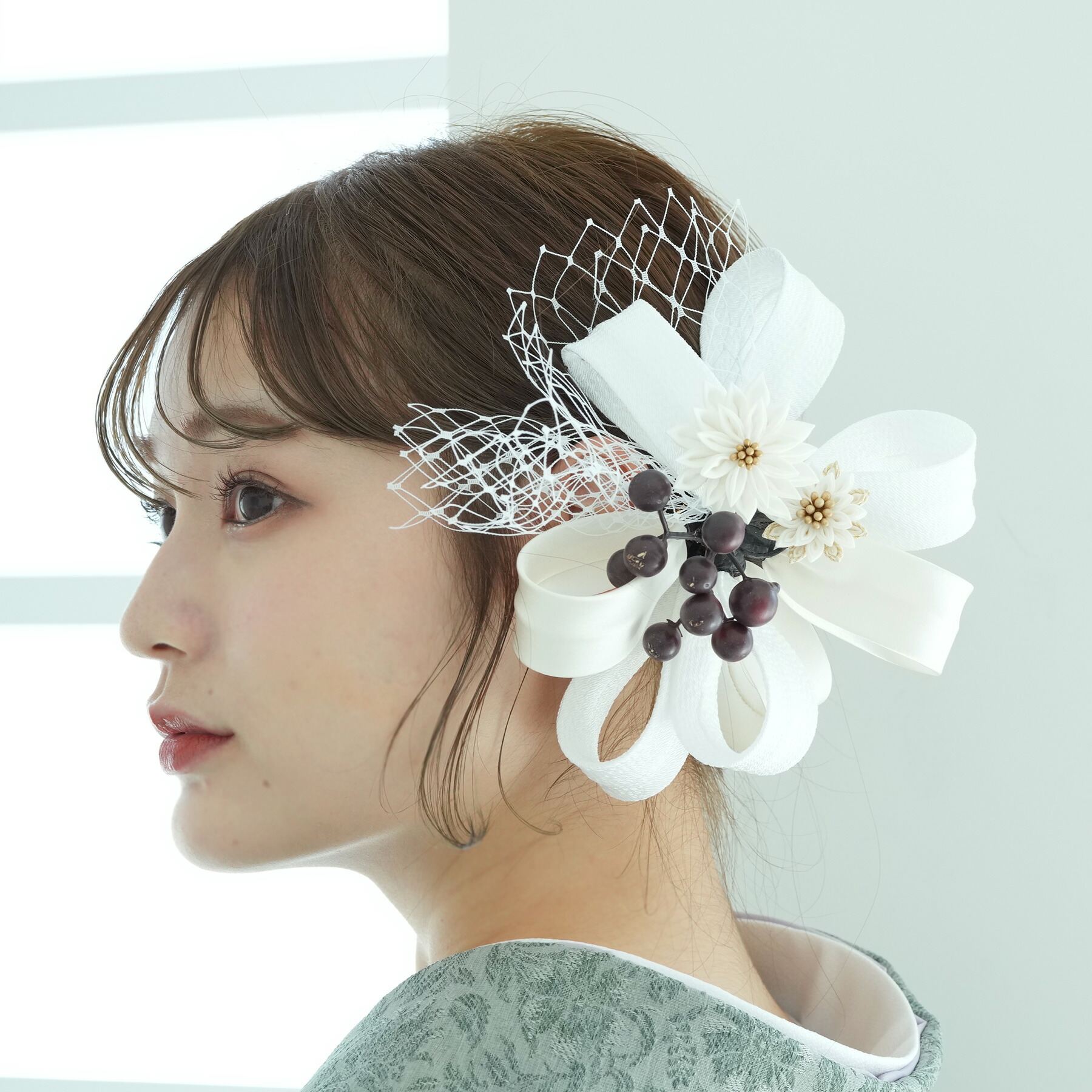 髪飾り 袴 振袖 着物 日本製 国産 フリーサイズ マルチ系 花 リボンヘッドドレス風コーム 女性 ladies つまみ細工 レッド ブラック ベージュ ホワイト 写真 記念撮影 成人式 卒業式 ヘアアレンジ 9,900円