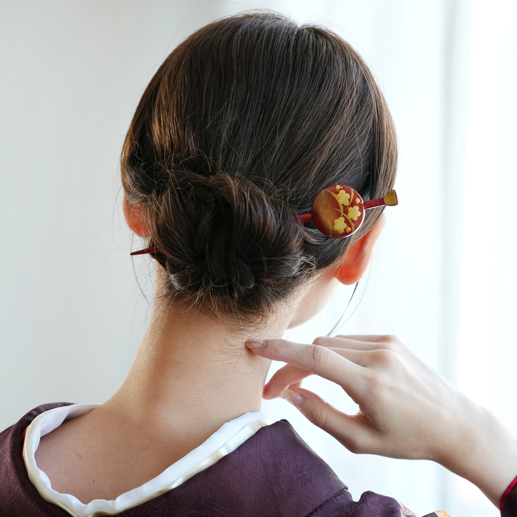 【日本製　蒔絵かんざし　レトロ梅・赤】平打ちかんざし 簪 髪飾り 和装 和服 ヘアアクセ 浴衣 着物 成人式 振袖 卒業式 袴 訪問着 入園式 入学式 卒業式 5個までメール便可能