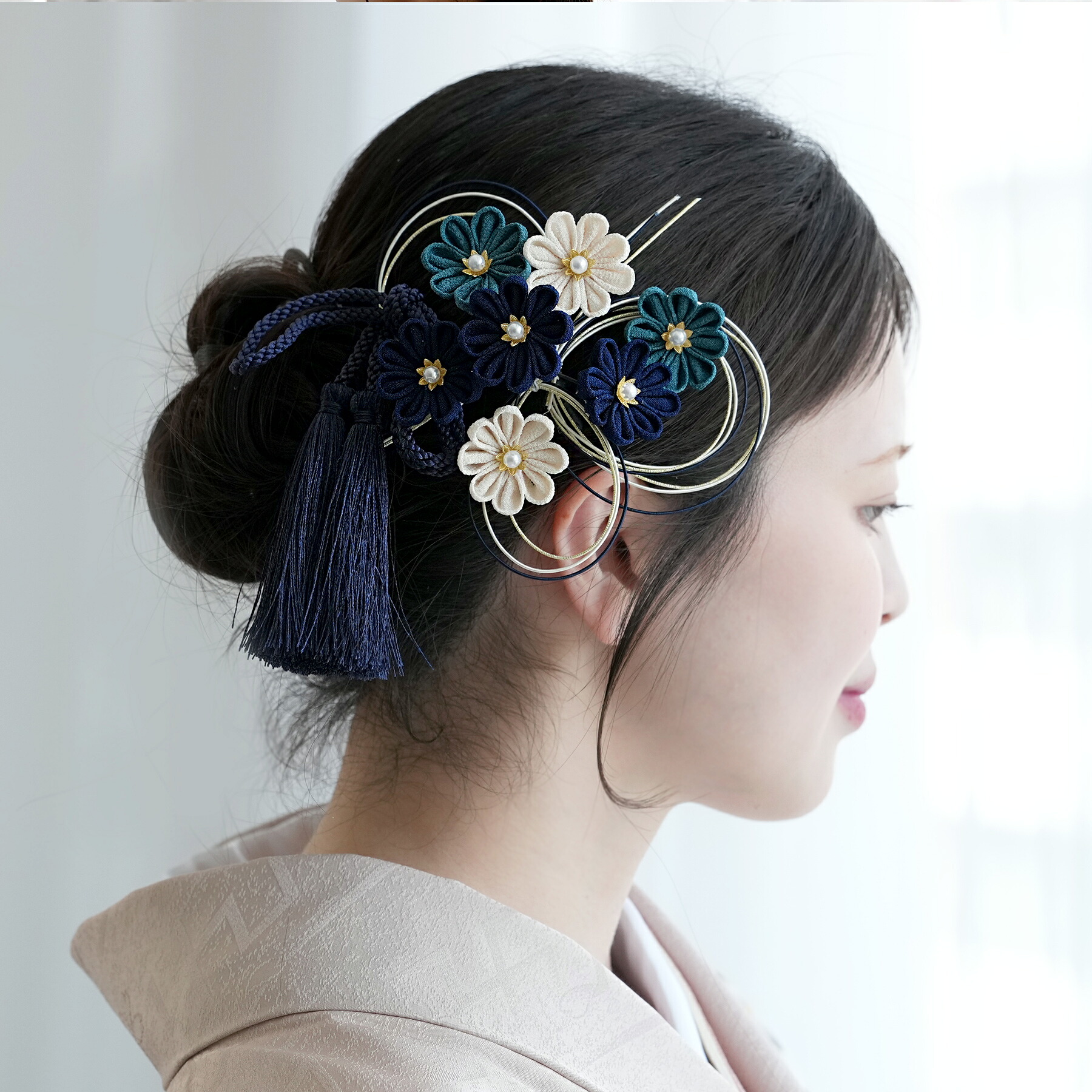 【髪飾り 菊花の饗宴 つまみ細工・水引 コームUピン3点セット】 ヘアアクセ タッセル 赤 白 紺 ネイビー ホワイト ゴールド 金 大正ロマン レトロ 振袖 袴 成人式 卒業式 前撮り ヘアメ ヘアアレンジ 日本製 国産｜ニコアンティーク