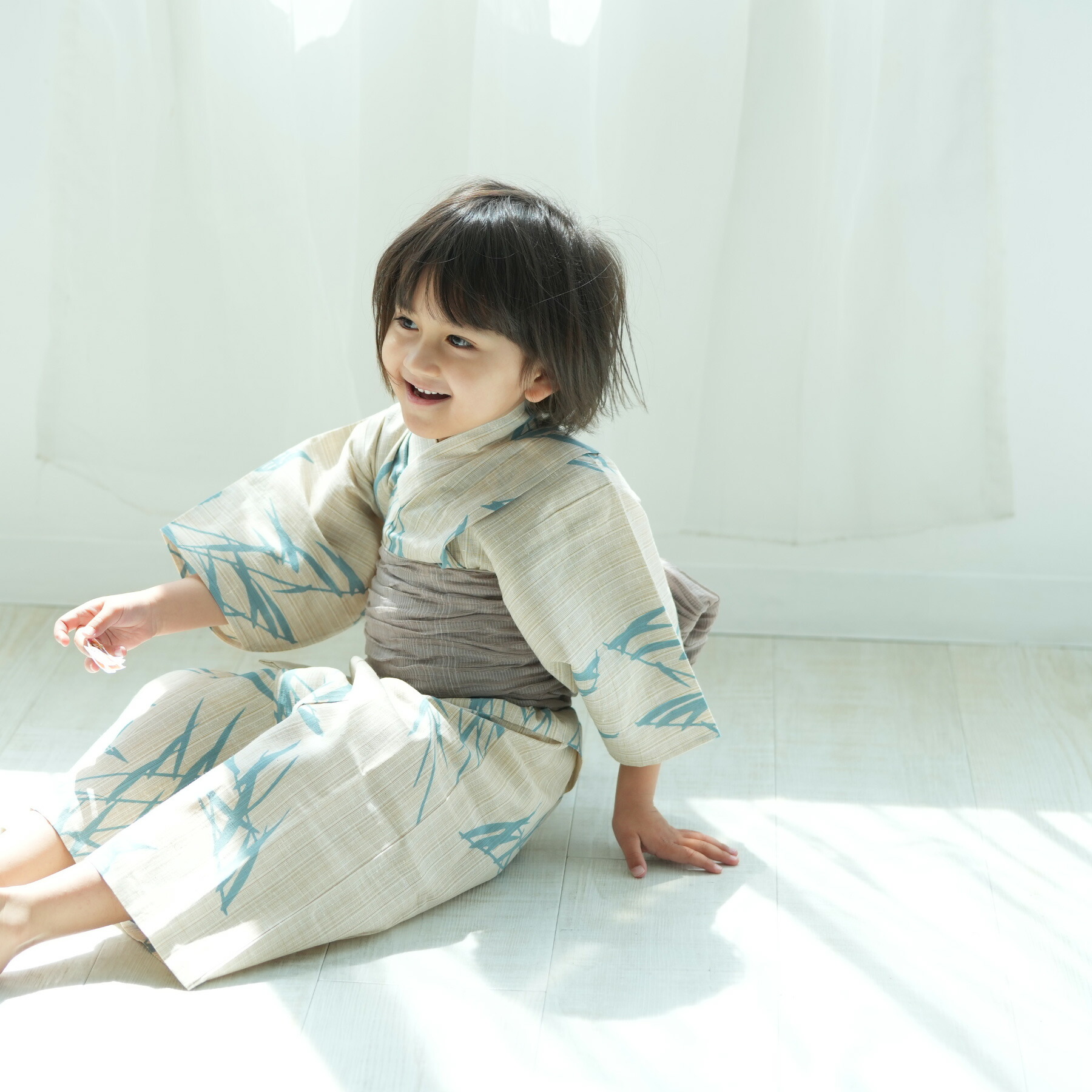 楽天市場】【utatane kids 高級変わり織 子供浴衣3点セット 男の子 藍色に古典乱菊】ここでしか買えない昭和初期アンティーク復刻版  こども浴衣セット（ゆかた・帯・下駄）3歳 4歳 5歳 6歳 7歳 8歳 9歳 10歳 ニュアンスカラー キッズ 国産生地 国内染色 上質 : ニコ  