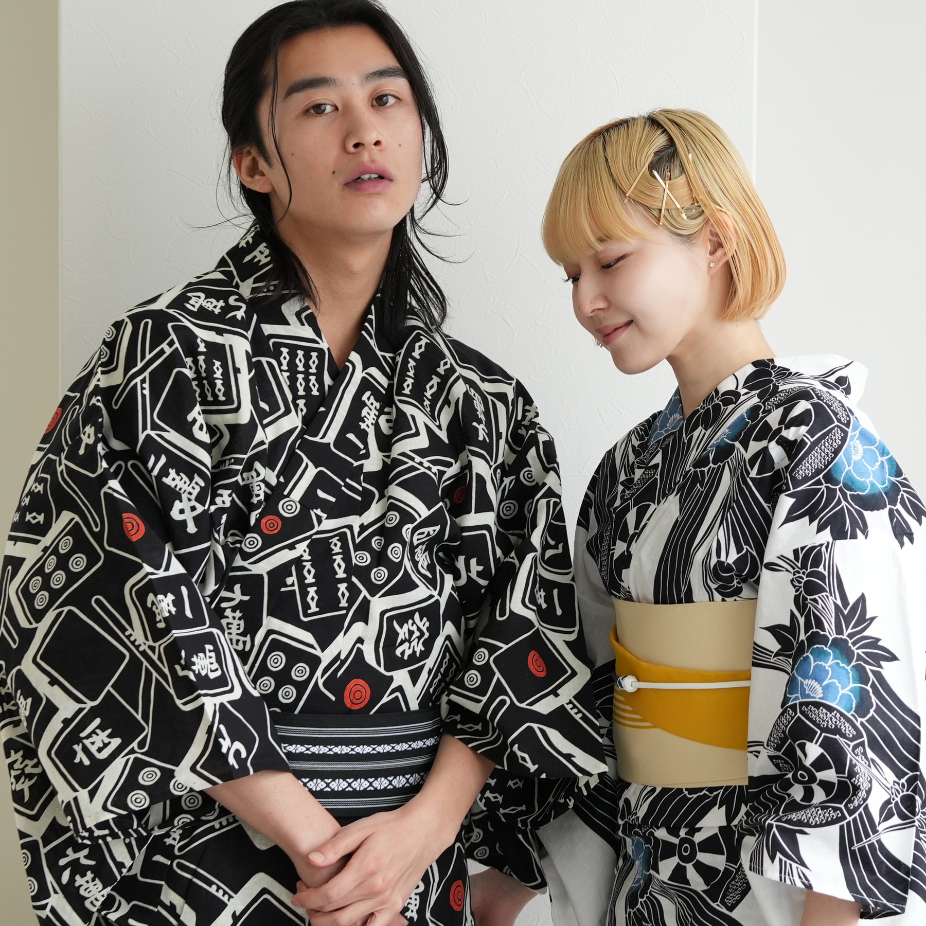 【utatane&times;注染工房 日本製小幅生地使用 メンズ 浴衣3点セット 黒地の麻雀牌】男 紳士 男性 特選シリーズ 注染 本染め 手染め ぼかし 選べるM/Lサイズ 綿角帯 浴衣セット（ゆかた・帯・下駄）日本製 国産 手縫い併用国内縫製 奈良の職人さんの手染め｜ニコアンティーク
