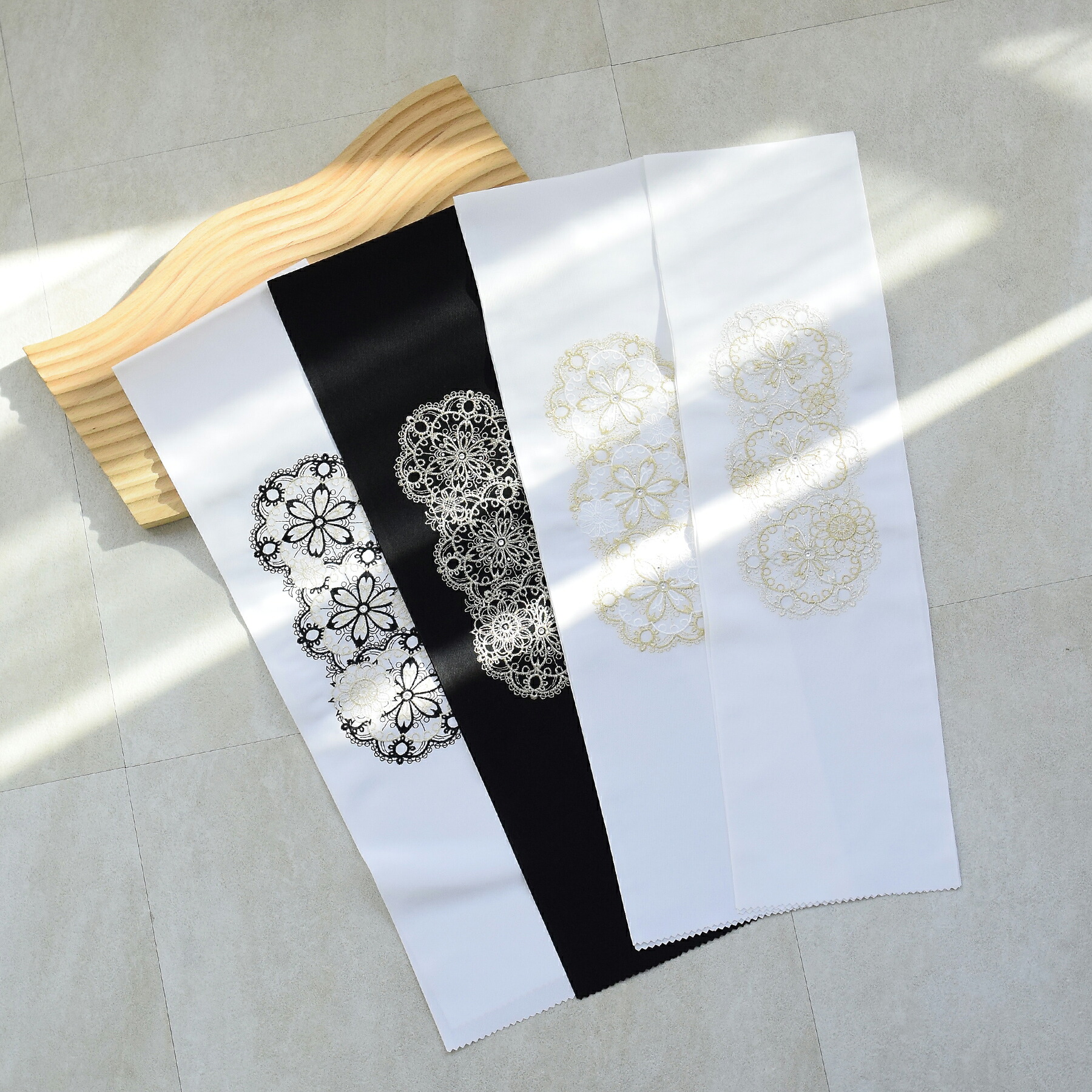 【半衿 レース花柄刺繍＆ストーン 日本製】 振袖 着物 袴 訪問着 花柄 レース柄 黒 白 金 銀 ゴールド シルバー レディース 半襟 はんえり 豪華 上品 礼装 フォーマル 成人式 卒業式 和装小物 着付け小物 3個までメール便可能