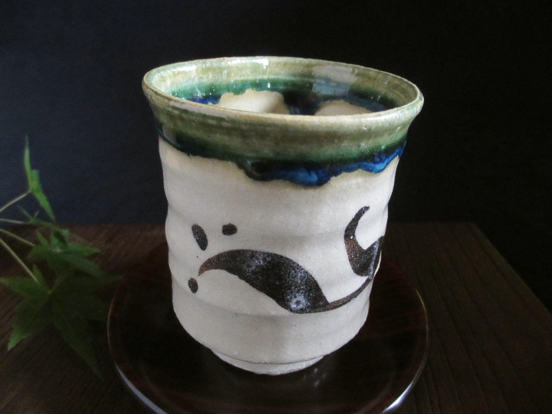 楽天市場】湯呑み ☆ 玉山窯・玉置保夫監修黒織部草花文組湯呑み