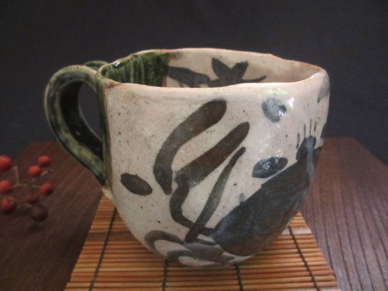 故、加藤仁　作　黒織部草花紋湯呑 代引き不可】 故、加藤仁 作 黒織部草花紋湯呑 工芸品 - 工芸品