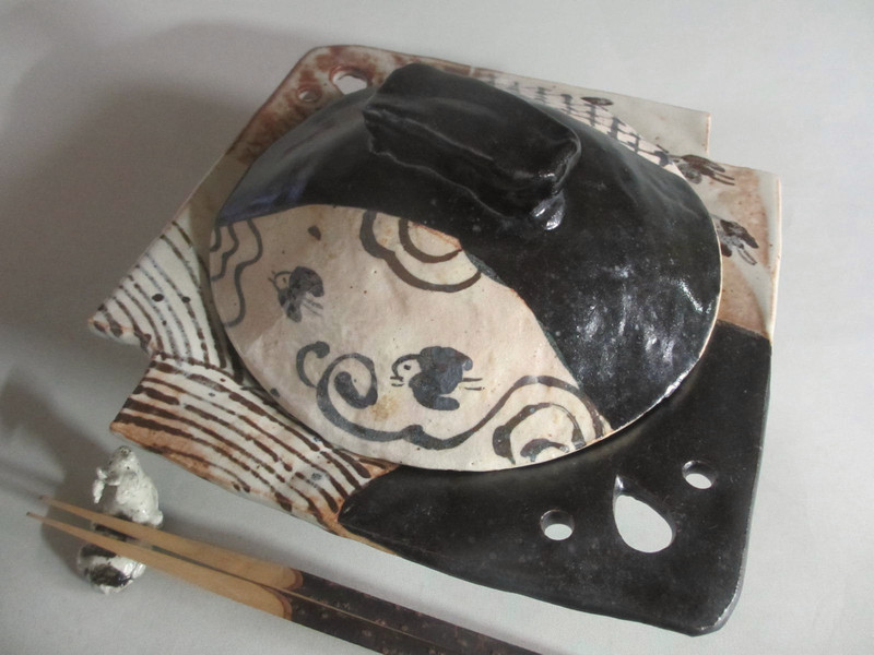土鍋 ■ 佐藤和次作 黒織部 蟹絵 土鍋 (四角隅切型)(2人用) 【和食器】【差し上げ物】