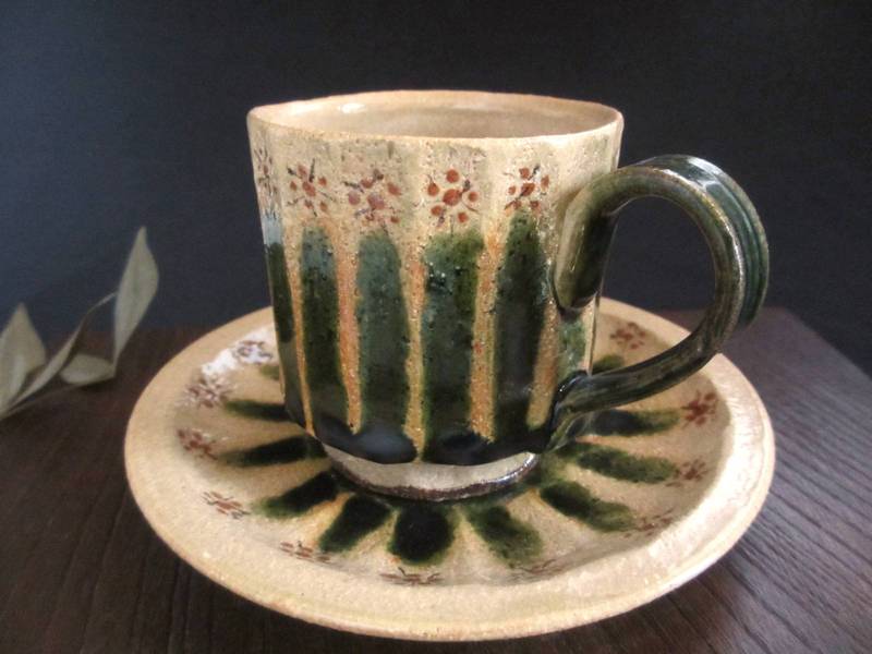 カフェー碗皿■ 玉樹窯/三宅命次作 織部削り小花文カフェー碗皿  差し上げ物 和食器