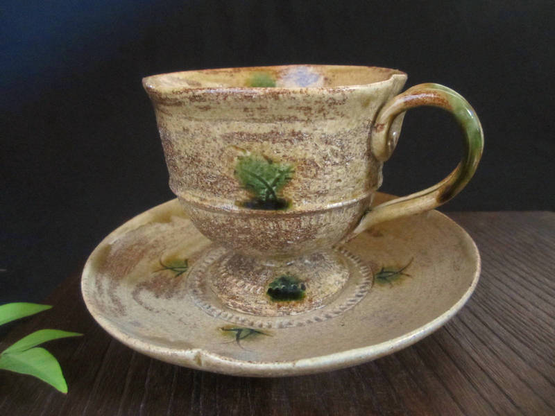 コーヒーカップ ■ 玉樹窯 三宅紀保作 黄瀬戸 削り花文 高台 珈琲碗皿【和食器】【ギフト】｜織部の器／千瓢