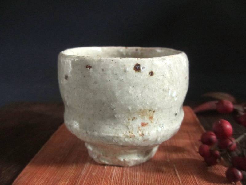ぐい呑み■ 角田武之作 粉引貝灰 ぐい呑み ギフト 和食器