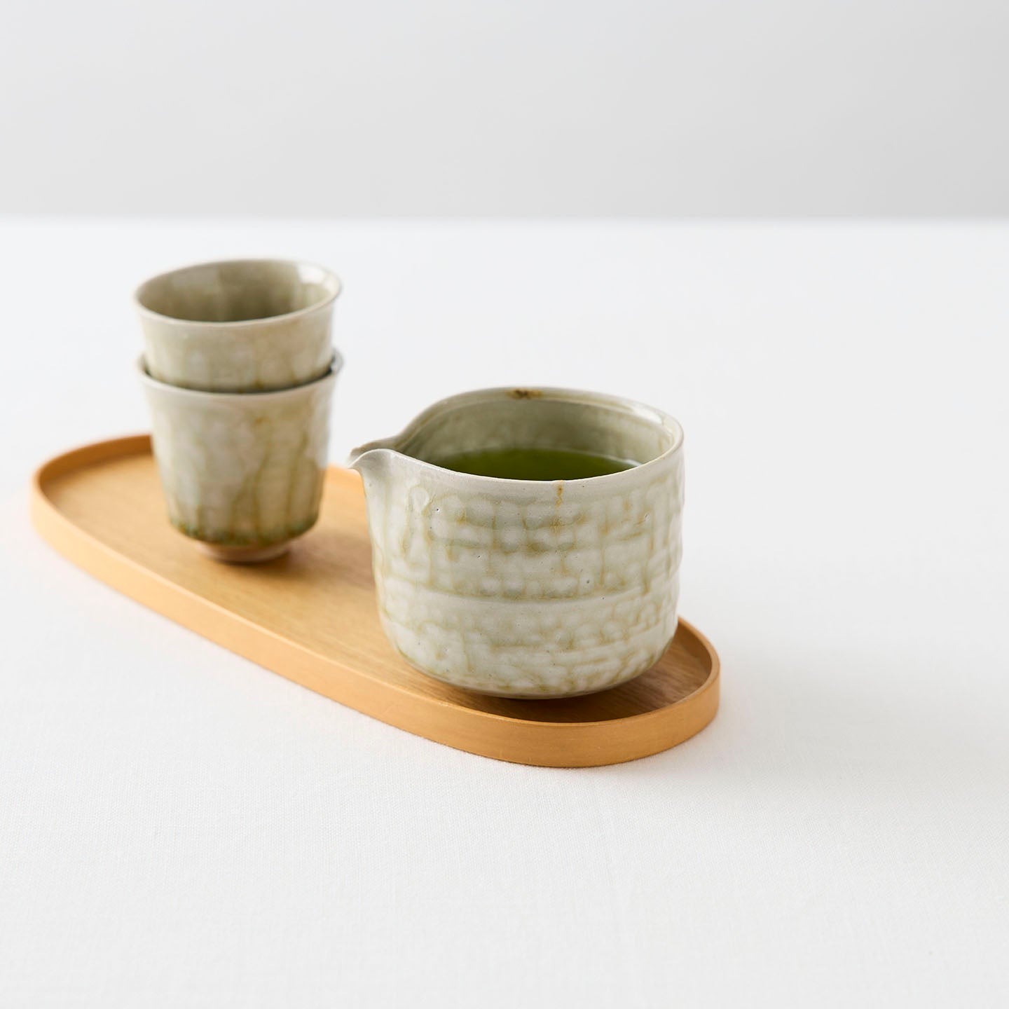 中村譲司 灰釉片口 湯呑み 片口 茶碗 茶杯 玉露 抹茶 煎茶 ベージュ アイボリー グレー グリーン 茶 緑 セラミック カトラリー クリーム 茶 灰 釉薬 陶器 陶芸家 作家 京都府 茶道具 お買い物マラソン プレゼント ギフト