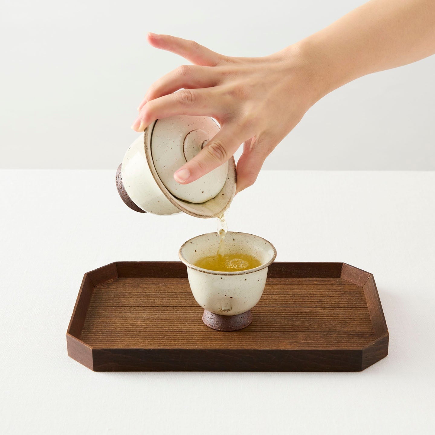 淡海陶芸研究所 白泥蓋碗 草津焼 白泥 電子レンジ可 茶碗 急須 カップ セラミック カトラリー ホワイト 白 ベージュ アイボリー 陶器 陶磁器 皿 陶芸家 作家 滋賀 草津 瀬田シルト 茶道具 お買い物マラソン プレゼント ギフト