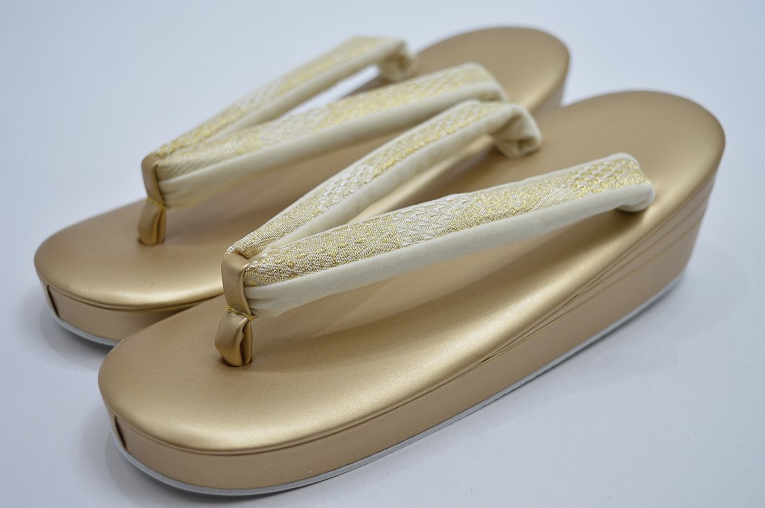 紗織の草履 No 8002 M寸 長さ約23 3巾約7 8かかと約5 5cmオールマイティー草履 正装 セミフォーマルオススメ 通年使用可能 お茶会 お稽古 普段履き 黒留袖 結婚式 訪問着 付下げ 色無地 舞台 卒業式 日本製 浅草草履 キモノ仙臺屋和装小物特集 Andapt Com 紗織の草履 No 8002 M寸 長さ約23 3巾約7 8かかと約5 5cmオールマイティー草履 正装 セミフォーマルオススメ 通年使用可能 お茶会 お稽古 普段履き 黒留袖 結婚式 訪問着 付下げ 色無地 舞台 卒業式 日本製 浅草草履 キモノ仙臺屋和装小物特集 Andapt Com