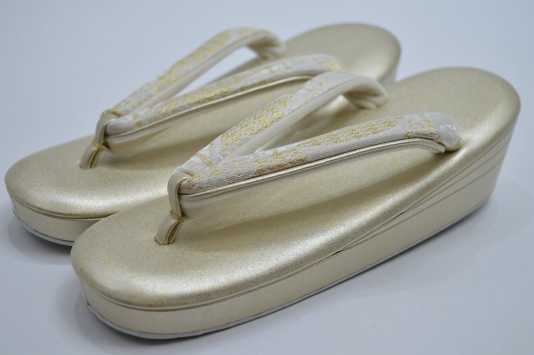 紗織の草履 No 8005 M寸 鼻緒に織難あり長さ約23 3巾約7 8かかと約5 5cmオールマイティー草履 正装 セミフォーマル オススメ 通年使用可能 お茶会 お稽古 普段履き 黒留袖 結婚式 訪問着 付下げ 色無地 舞台 卒業式 日本製 浅草草履 Andapt Com 紗織の草履 No 8005 M寸 鼻緒に織難あり長さ約23 3巾約7 8かかと約5 5cmオールマイティー草履 正装 セミフォーマル オススメ 通年使用可能 お茶会 お稽古 普段履き 黒留袖 結婚式 訪問着 付下げ 色無地 舞台 卒業式 日本製 浅草草履 Andapt Com