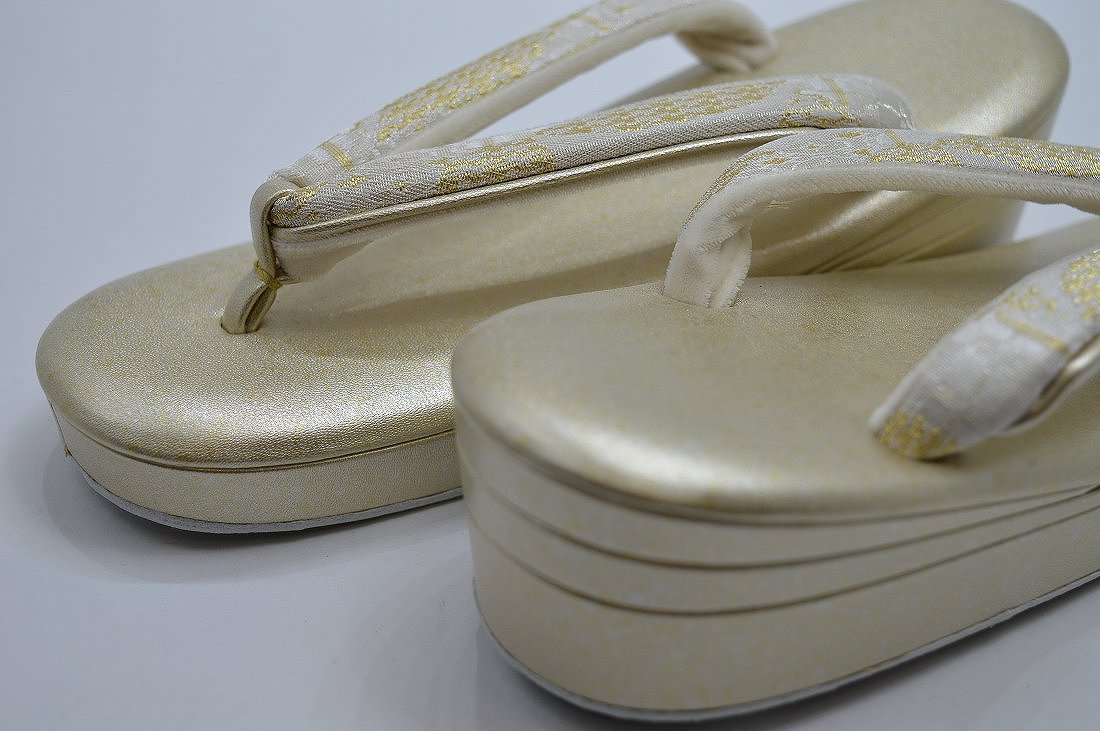 紗織の草履 No 8005 M寸 鼻緒に織難あり長さ約23 3巾約7 8かかと約5 5cmオールマイティー草履 正装 セミフォーマル オススメ 通年使用可能 お茶会 お稽古 普段履き 黒留袖 結婚式 訪問着 付下げ 色無地 舞台 卒業式 日本製 浅草草履 Rvcconst Com 紗織の草履 No 8005 M寸 鼻緒に織難あり長さ約23 3巾約7 8かかと約5 5cmオールマイティー草履 正装 セミフォーマル オススメ 通年使用可能 お茶会 お稽古 普段履き 黒留袖 結婚式 訪問着 付下げ 色無地 舞台 卒業式 日本製 浅草草履 Rvcconst Com