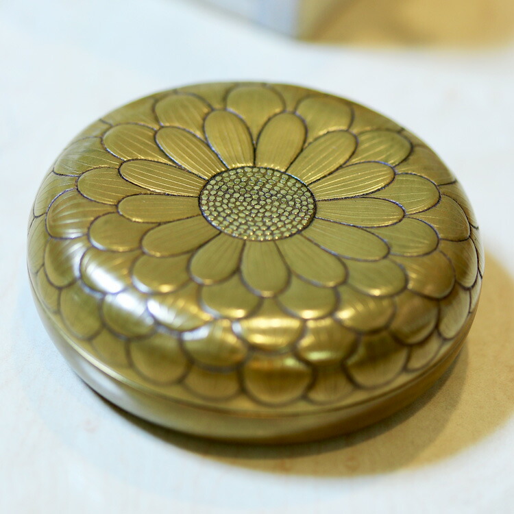 尖んがり3倍以上（歌留多当て嵌める） 茶道具 香合菊図蒔絵香合Ken MAKIE Studio「彩輝光」