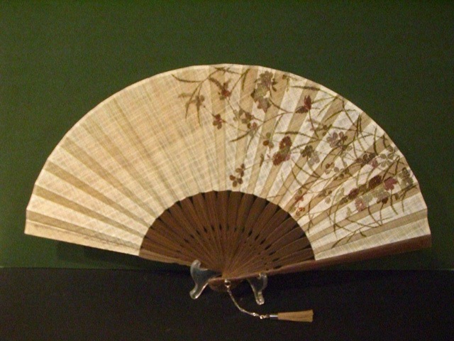 風香扇×KARIN／シルク染め生地／7寸　型染め絵　菊／女性用扇子女物扇子男女兼用