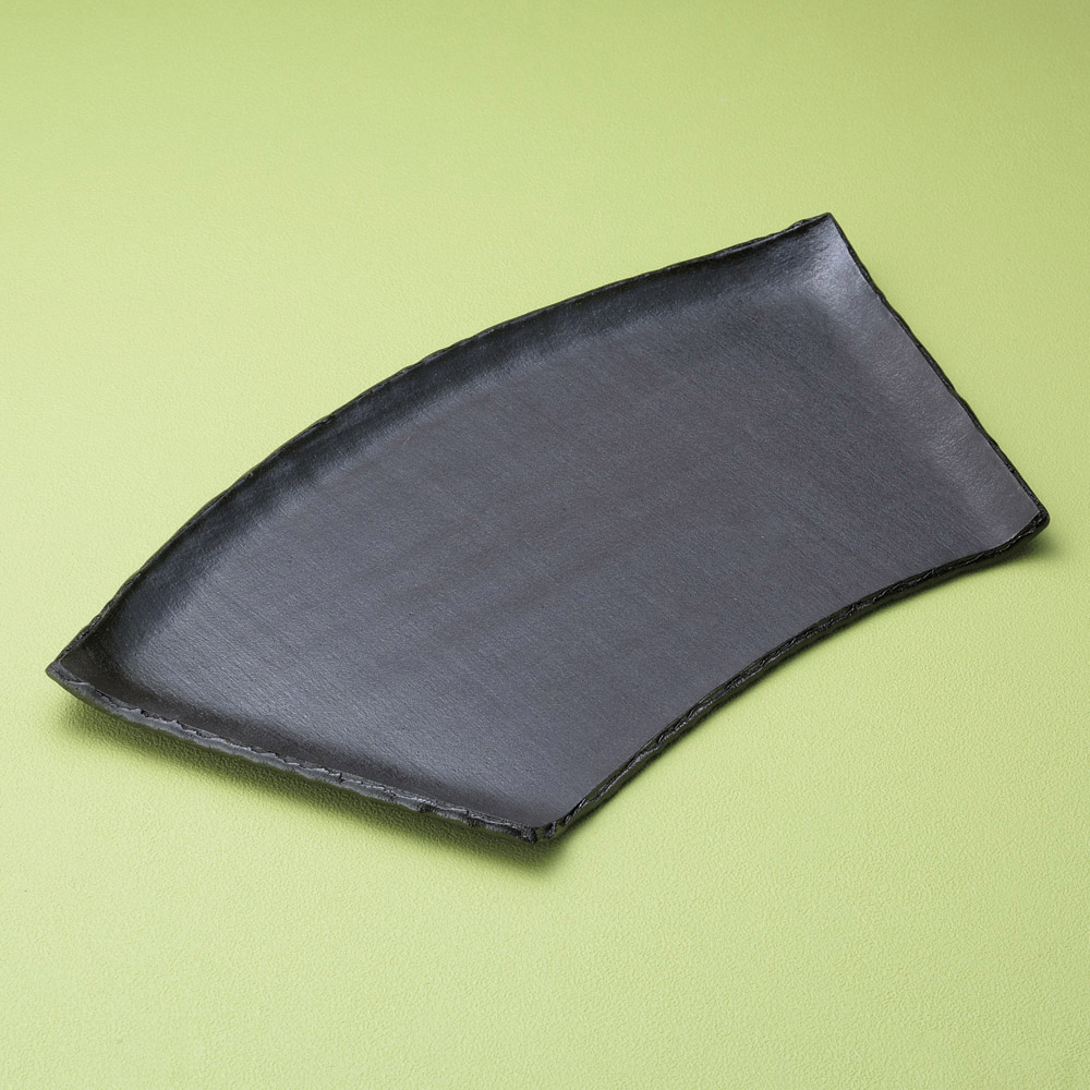 変形皿 黒陶半切扇型皿（小） [ 30.5 x 17 x 2cm ] | 変形皿 お皿 和皿 人気 おすすめ 食器 業務用 飲食店 カフェ うつわ 器 おしゃれ ギフト プレゼント 引き出物 内祝い 結婚祝い 誕生日 贈り物 贈答品