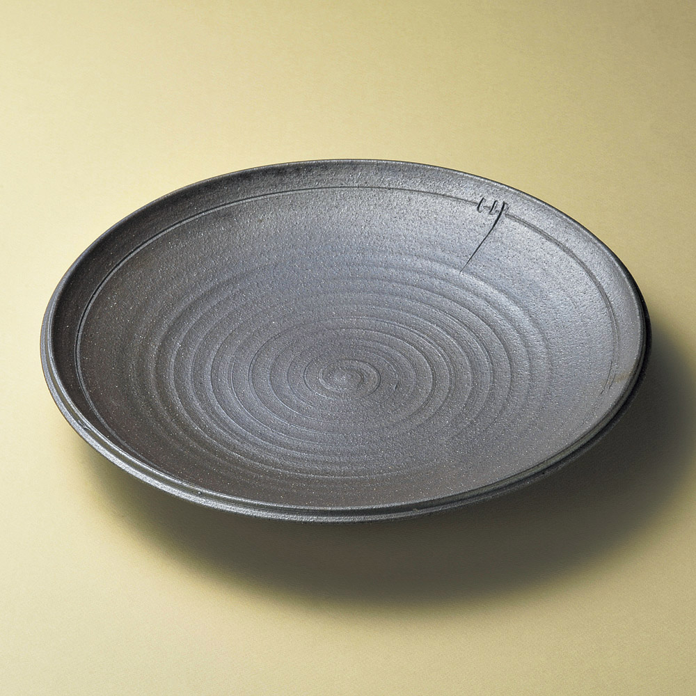盛皿 炭化ロクロ目11.0大皿（信楽焼） [ 33 x 5.5cm ] | 大きい お皿 大皿 盛り皿 盛皿 人気 おすすめ パスタ皿 パーティー 食器 業務用 飲食店 カフェ うつわ 器 ギフト プレゼント誕生日 贈り物 贈答品 おしゃれ かわいい