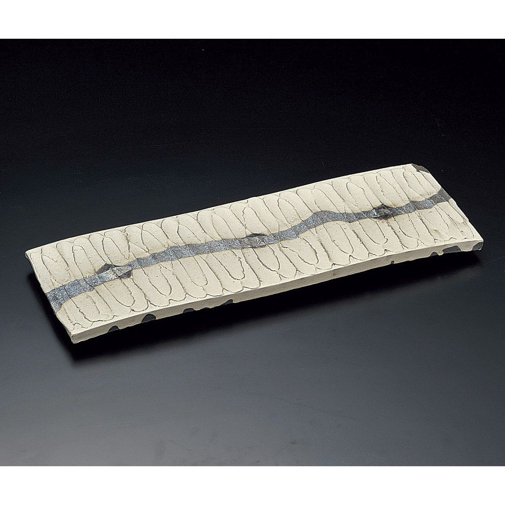 細長皿 黒窯変掛け分けソギ18.0足付長角皿(信楽焼) [ 52 x 16.5 x 3cm ] | 和皿 焼き物 焼物 串皿 食器 業務用 飲食店 カフェ うつわ 器 おしゃれ かわいい お洒落 可愛い ギフト プレゼント 引き出物 内祝い 結婚祝い 誕生日 贈り物 贈答品 人気 おすすめ｜せともの本舗