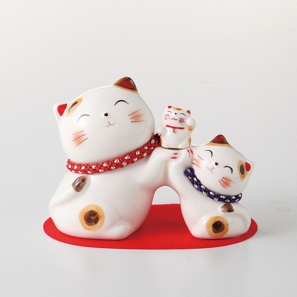 招き猫 幸せ親子白猫貯金箱 品 猫 X 1 5 X 10 5 X 8cm 箱 8 7 X 12 5 X 8 5cm 178g 陶器 瀬戸焼 ボール箱 ギフト プレゼント おしゃれ お洒落 かわいい 贈り物 お祝い 結婚式 招き猫