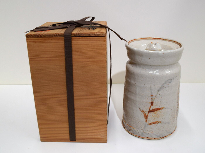水指 茶道具 茶道 手造り 焼物 陶器 陶芸 七飯窯 伊藤英実(英秋)造 楽天市場】【中古】【茶道具】信楽焼 伊藤圭造 水指（共箱