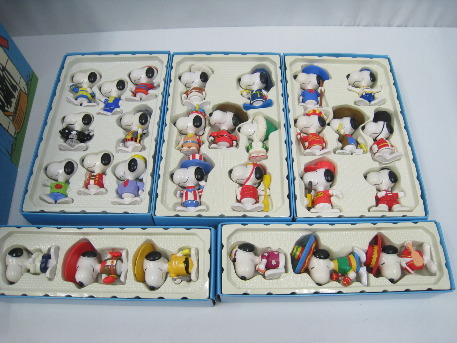 楽天市場 新品 1998年 マクドナルド スヌーピー ワールドツアー フィギュア 28種 約10センチ コレクションボックス セット Snoopy World Tour セブンヘブンストア