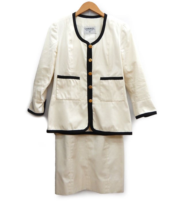 CHANEL シャネル/クローバー名取り草/パイピングジャケット/スコート/セットアップ/大きさ38/白 白いこと/レディース/ゴールド名取り草/FB2188
