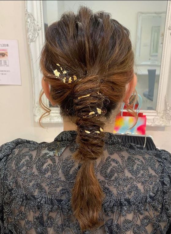 【金箔風 100枚セット ヘアセット ネイル 金粉】浴衣 髪飾り ヘアメイク 銀箔 ゴールド シルバー ホイル シート ジェルネイル レジンパーツの埋め込み ネイルチップ用 UVレジン ネイル用品 ジェルネイル アクセサリー オルゴナイト 水引き ラメ
