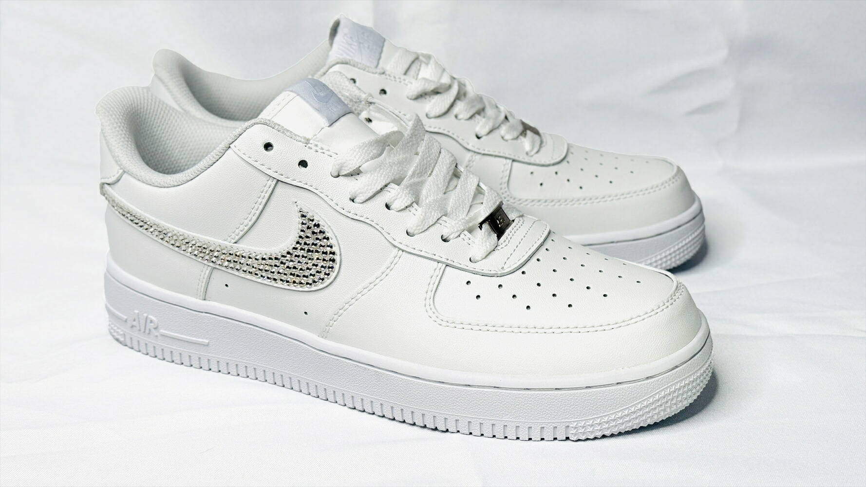 新品未使用　NIKEスニーカー　エアフォースワン ☆NIKE☆大人気☆W AIR FORCE 1 '07 LX エアフォース1☆追跡可
