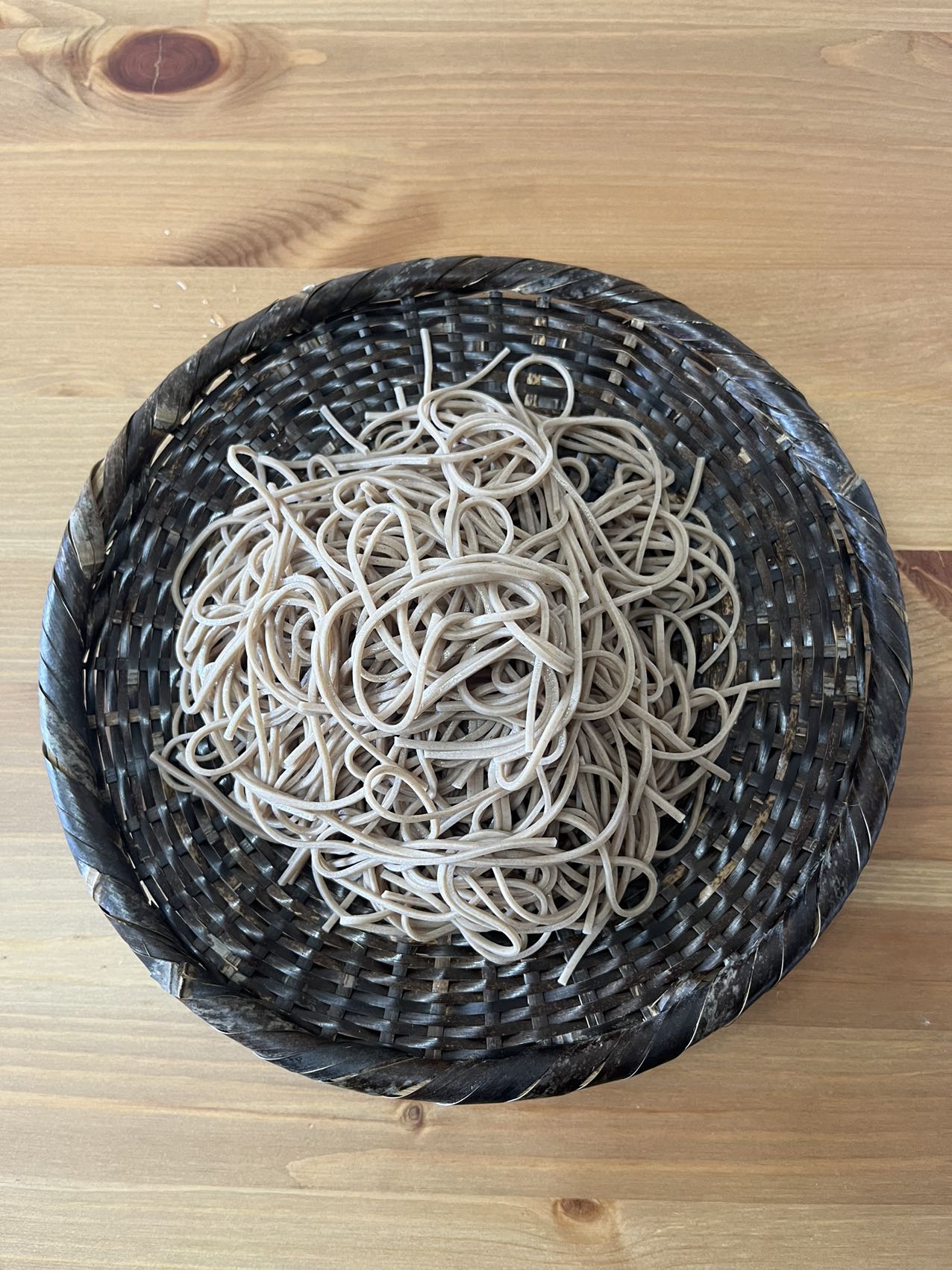 楽天市場】蕎麦ざる 竹ざる 蕎麦皿 手作りそばざる 黒竹 直径約24cm