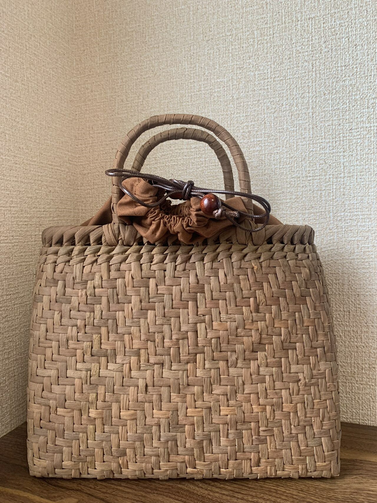国産山葡萄蔓 手作り 山葡萄かごバッグ 網代編み 固定式持ち手 巾着タイプ内布 和服バッグ ゆかたバッグ レディースバッグ レディースかごバッグ 夏バッグ トートバッグ?おしゃれ 上品 自立 ファッション (約)幅32×本体高さ24×マチ12cm
