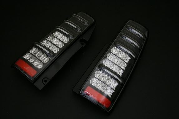 JB23ジムニー サンダーLEDテール ウインカーLED ブラックリム