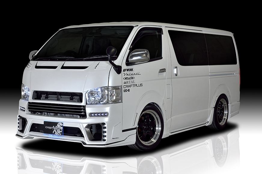 ROWEN(ロエン/トミーカイラ) フロントバンパーwith LED SPOTLAMP 未塗装 200系ハイエース【標準ボディ専用】｜エスエイチカンパニー