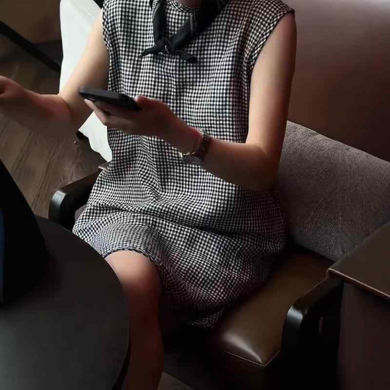 ワンピース レディース 2025夏 韓国風 ゆったり スリム フレッシュ 色織 漢麻 ラミー 丸首 フリンジ ノースリーブ ミドル丈 Aライン スカート 無袖 ワイドウエスト 都市 通勤 気質 セットアップなし 単品 麻素材 95% チェック 柄 夏 シ｜シャドーテール