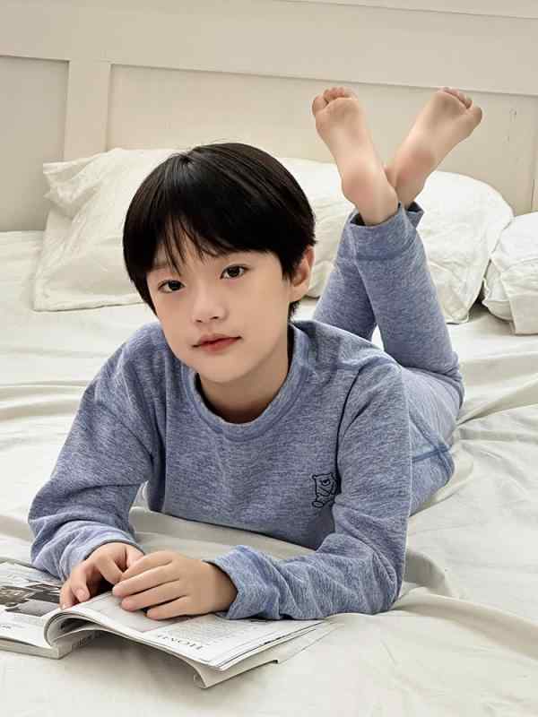子供用パジャマ 秋冬 子供用ルームウェア 長袖 長ズボン 男の子 保温インナー 上下セット 羊毛 桑蚕? 再生繊維 120cm 130cm 140cm 150cm 160cm 170cm 灰色 青色 黄色 赤色 8歳以上 伸縮性